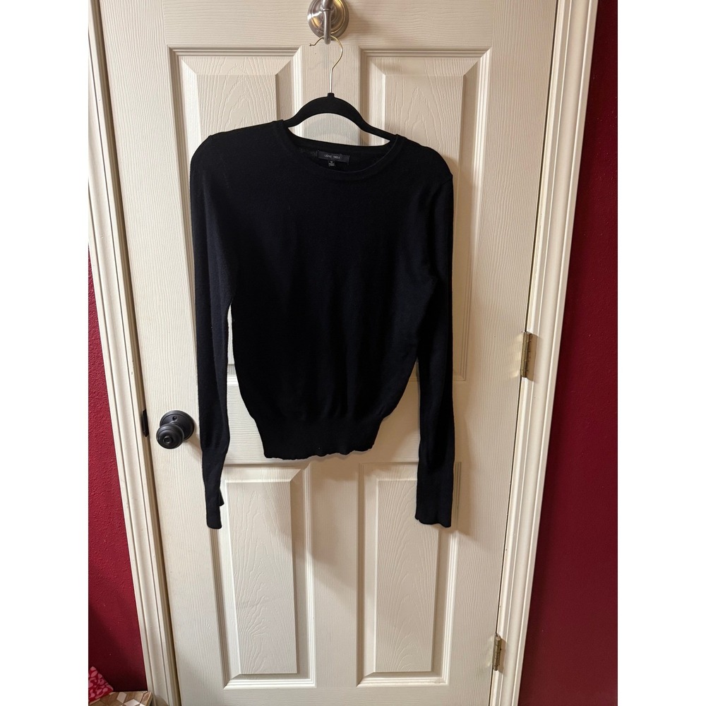 Love Tree Women's Black Long Sleeve size Medium Gold Button Detail on Sleeve